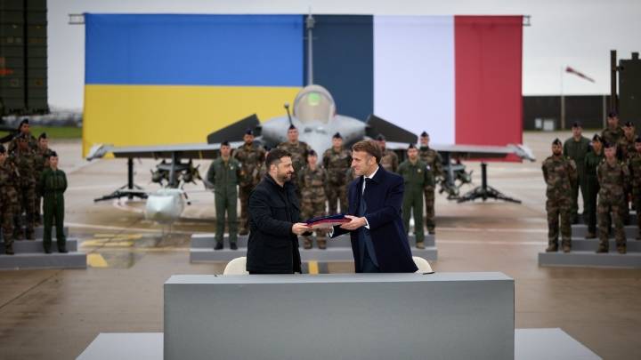 Strategic deal: Ukraine signs letter of intent to buy 100 Rafale fighter jets from France