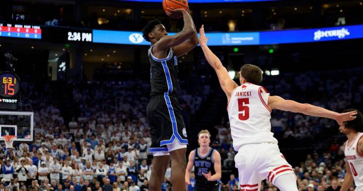No. 9 BYU's Richie Saunders scores 26 points in 98-70 win over No. 23 Wisconsin