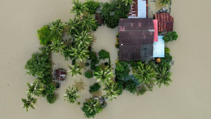 Inundaciones en el Sudeste Asiático superan los 300 muertos: Tailandia e Indonesia, las más golpeadas