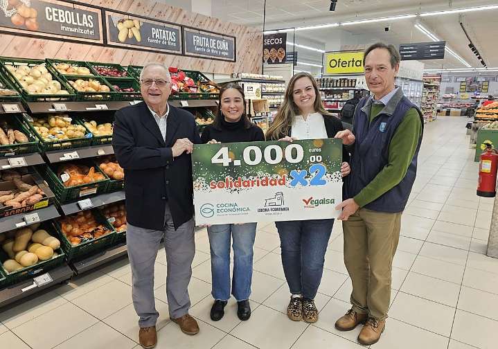 Autoservicios Familia entrega donación especial a cocinas económicas de Oviedo y Gijón por Navidad