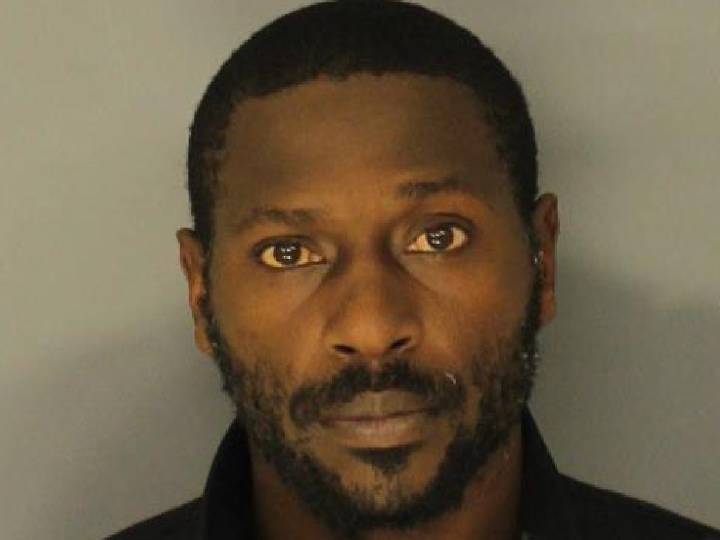 Antonio Brown, exestrella de la NFL, arrestado y extraditado a Estados Unidos