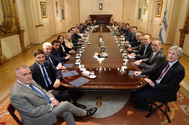 Javier Milei convocará a los gobernadores a una cumbre luego de que Diego Santilli complete las reuniones “mano a mano”