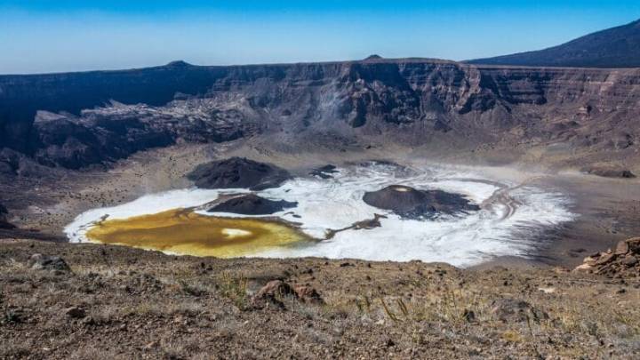 La siniestra calavera que apareció en el cráter de un volcán en el Sahara (y así la puedes encontrar en Google Maps)