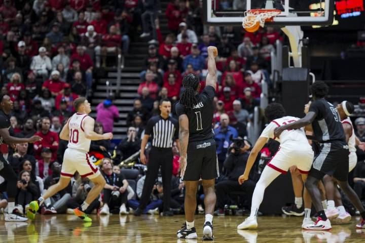 Deadspin | Ryan Conwell scores 25 as No. 6 Louisville spoils Cincinnati upset bid