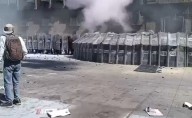 Manifestantes de la Generación Z derriban vallas de Palacio Nacional