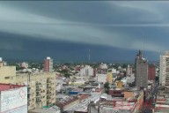 Llueve en Paraná por un frente de tormenta que avanza desde el sur: imágenes