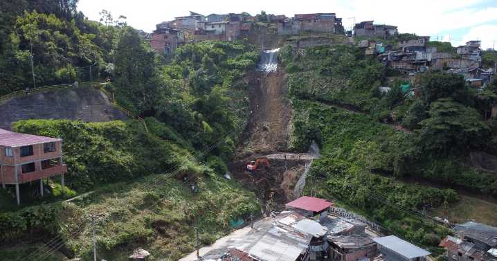 El derrumbe les dejó un vacío en Manizales: "Como héroes", vecinos salvaron familias en un barrio, piden ayuda