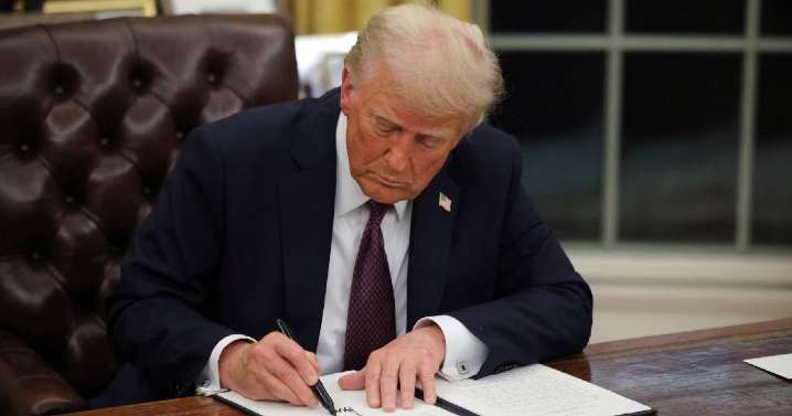 Trump anuncia que retirará la ciudadanía a inmigrantes que “socaven la tranquilidad nacional”