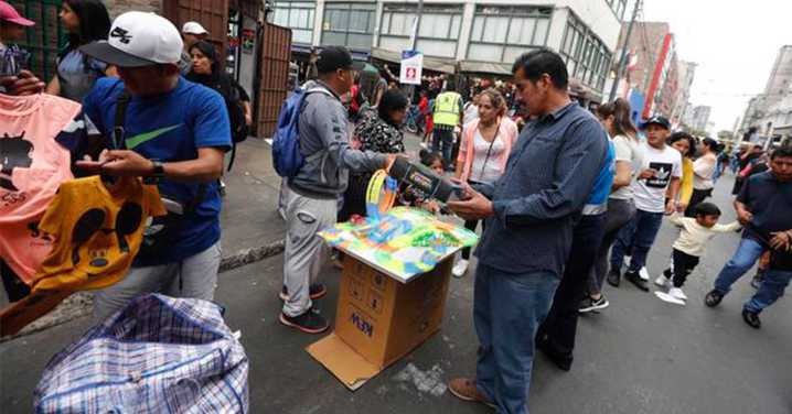 Ambulantes del Centro de Lima se TRIPLICARON en gestión de RLA, según dirigente: Cerca de 15 MIL