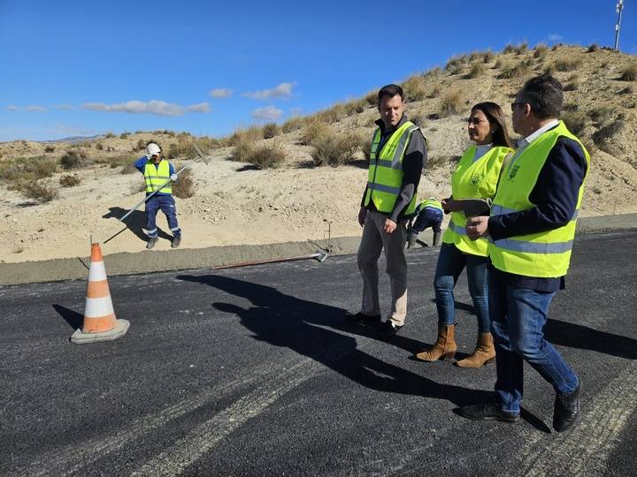 Progresan las obras de mejora del camino rural Contiendas