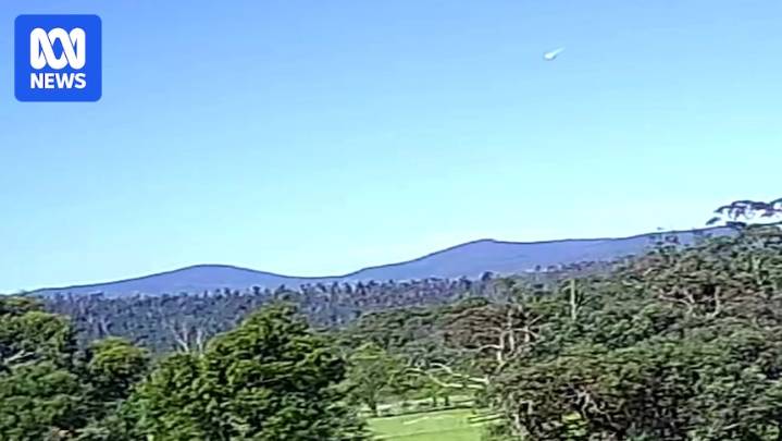 Suspected meteor spotted in afternoon sky across Victoria's Gippsland region