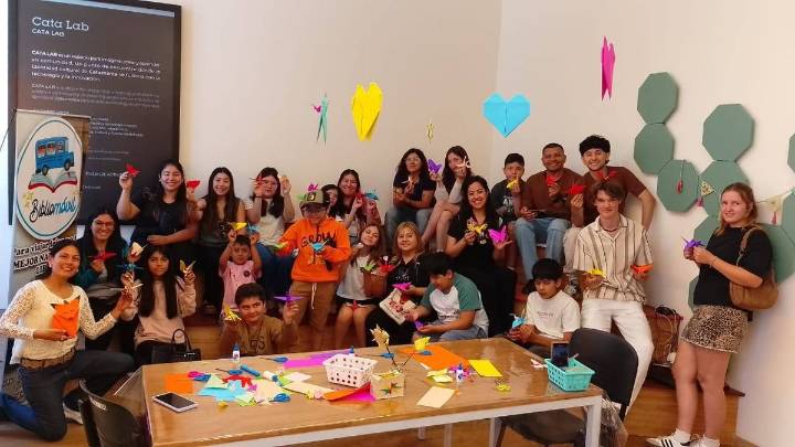El Bibliomóvil dijo presente en la XVII Feria del Libro con un emotivo taller de origami