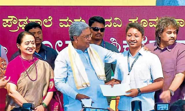 Puttur student wins CM’s special award for face-recognition attendance device