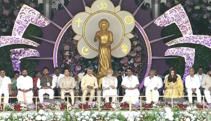 PM Modi Pays Obeisance To Sathya Sai Baba In Puttaparthi