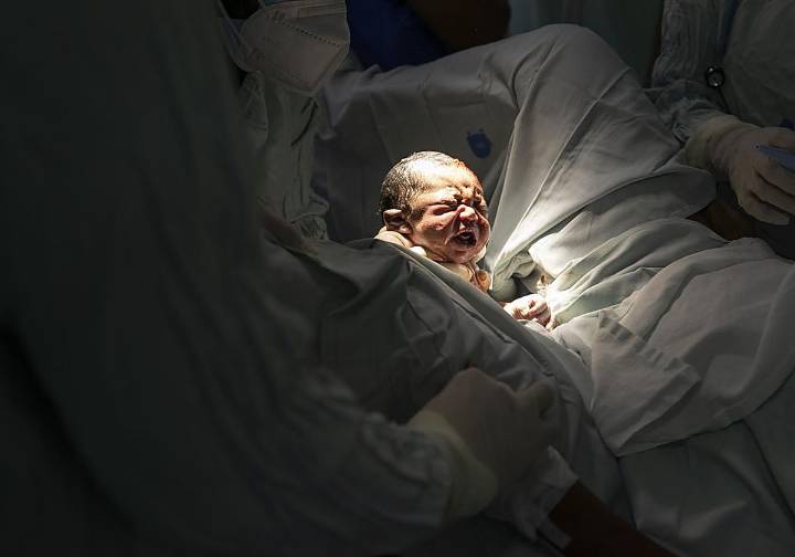 Impiden la venta en Málaga de un bebé por 3.000 euros a una pareja con problemas de fertilidad