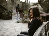 Qué significa hablar con las personas fallecidas, según la psicología