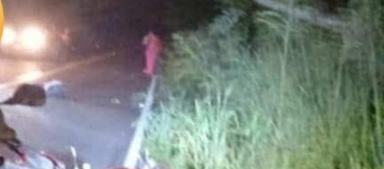 Hombre murió al caer de su moto y ser impactado por una camioneta