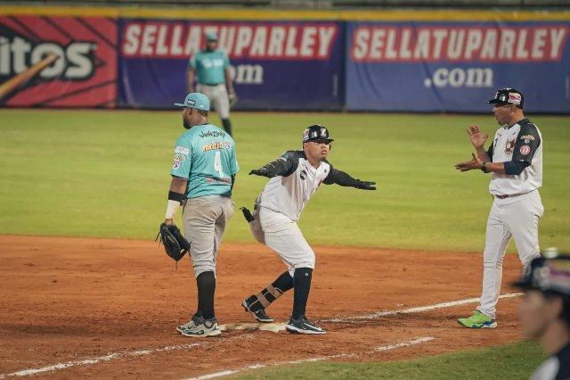 Águilas voló alto en Margarita al vencer a Bravos con racimo de 3 carreras en el noveno