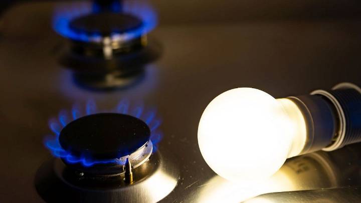 Tarifas de luz y gas: el Gobierno lanza una fuerte quita de subsidios desde enero