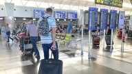 Aviso a los turistas canarios: las aerolíneas te cobrarán más de 300 euros por hacer alguna de estas cosas en tus viajes