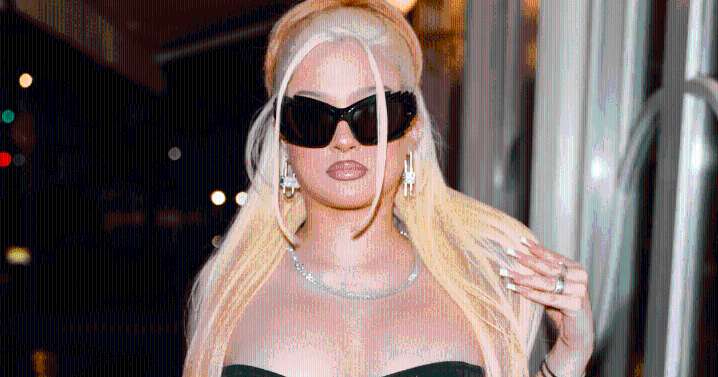 Alabama Barker Revives Christina Aguilera Vibe in Striking Photos