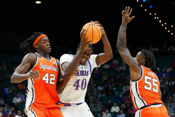 Deadspin | Kansas beats cold-shooting Syracuse for second win at Players Era