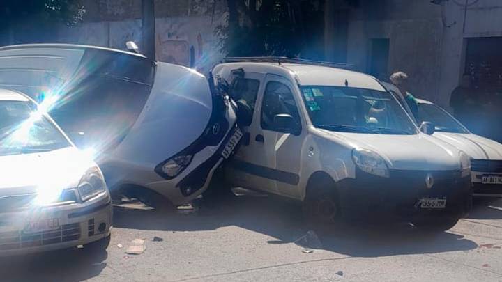 Persecución, tiroteo y vuelco: un delincuente murió y tres fueron detenidos