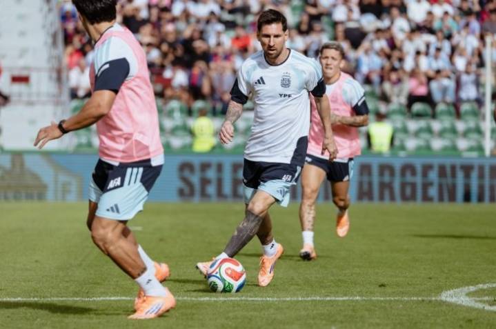 Argentina juega el último partido del año ante Angola