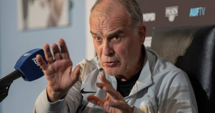 Pese a críticas tras goleada ante EEUU, Marcelo Bielsa dice que sigue al timón de Uruguay