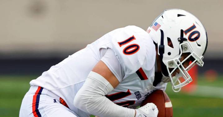 Mariano Velasco’s 2 TD catches, pick 6 rally Oswego past Maine South, reach semis for first time since 2003