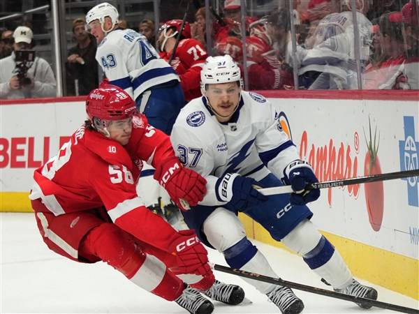 Gourde powers Lightning past Red Wings 6
