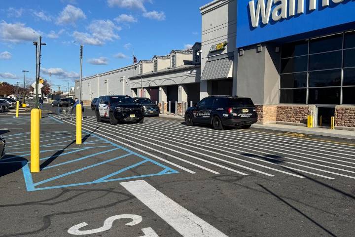 Police swarm Walmart after man threatens to 'kill all males'