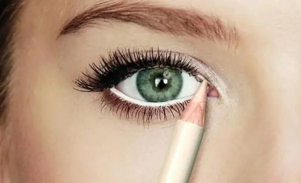 El truco de maquillaje que rejuvenece 10 años y es tendencia