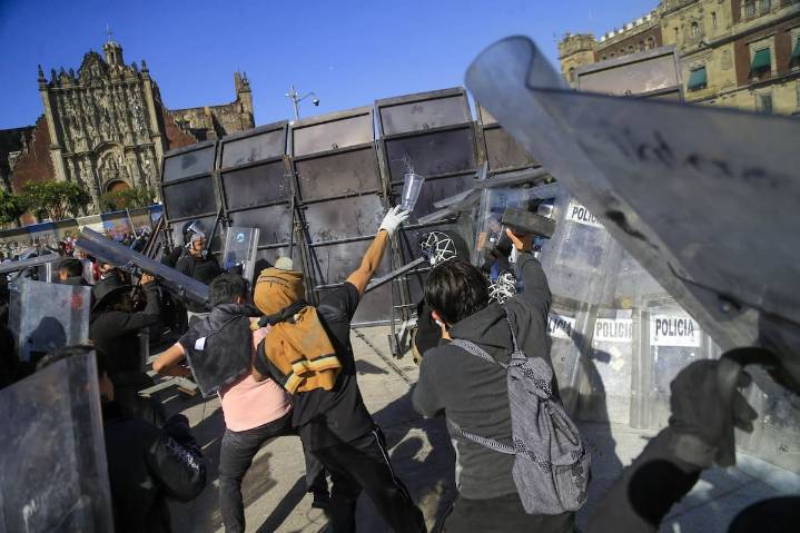 Ordenan vinculación a proceso en libertad de 3 detenidos en marcha de Generación Z