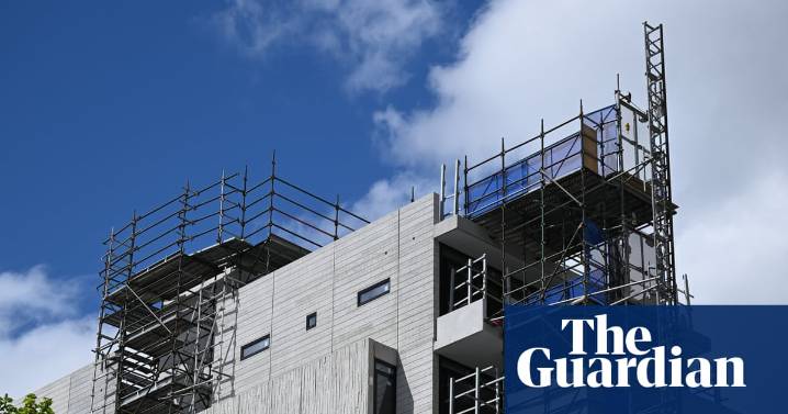 Banks ordered to approve fewer risky loans as Australian property market heats up