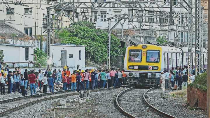 Two killed, three injured by train while crossing tracks during flash strike by railway employees