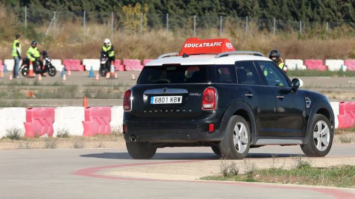 La primera escuela de España para recuperar 8 puntos del carnet en 48 horas está en Zaragoza