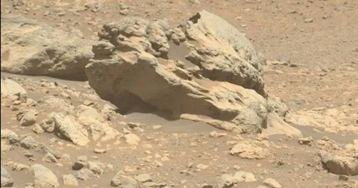 NASA discovery on Mars that shouldn't be there points to 'visitor from outer space'
