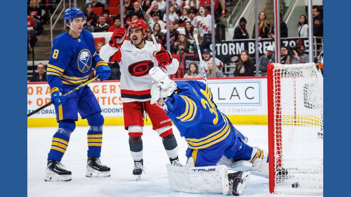 Hurricanes extend winning streak to 3 games with a 6