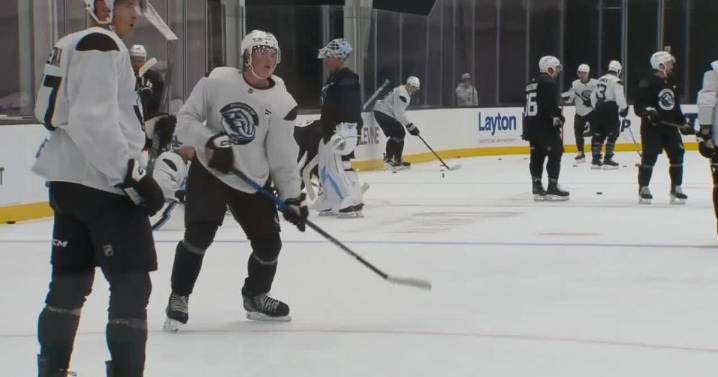 Utah Mammoth welcomes players' moms for unforgettable road trip