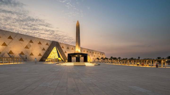 Egipto inaugura tras años de espera el Gran Museo Egipcio, la cuarta pirámide de Guiza