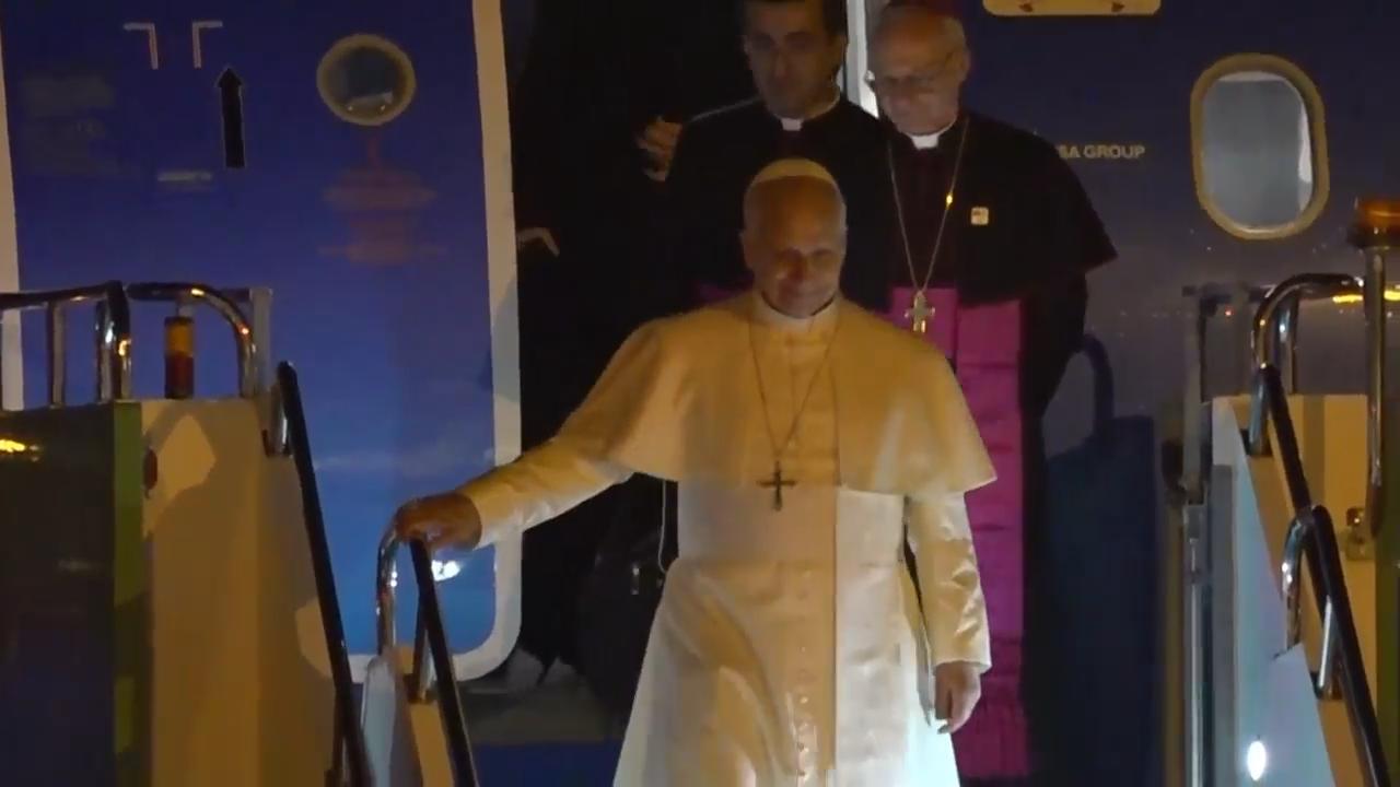 Pope Leo XIV arrives in Istanbul as he continues his first foreign trip to Turkey