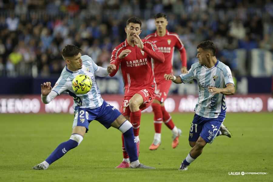 El Málaga deja escapar el derbi en el último suspiro ante el Córdoba