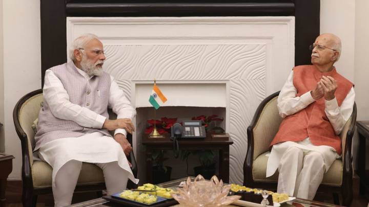 PM Modi meets BJP veteran Advani to extend wishes on his birthday