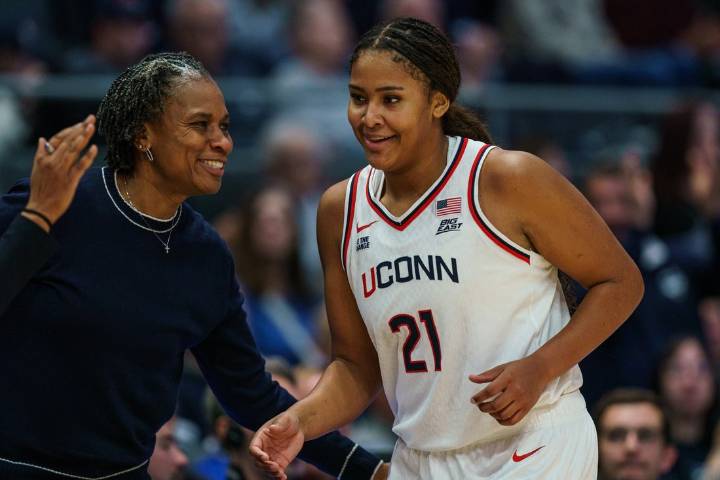 Deadspin | Women's Top 25 roundup: Sarah Strong, No. 1 UConn drub Ohio State