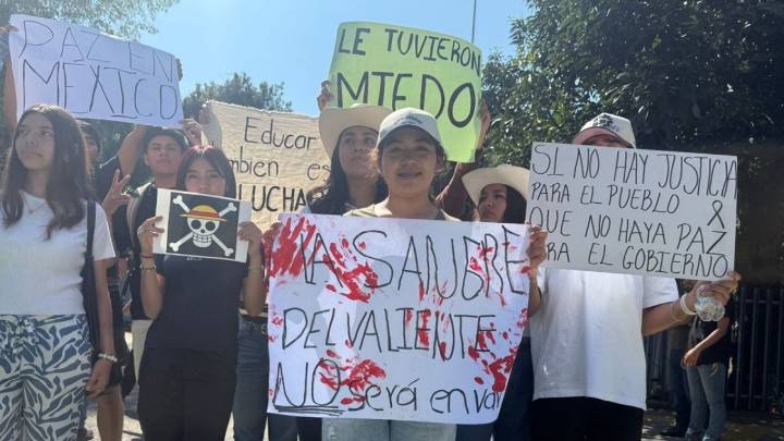 Por segunda vez, estudiantes de Uruapan salen a protestar