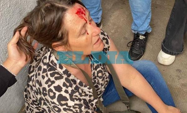 VIDEO.- Violencia extrema en el Normal 2 de La Plata: entran a la fuerza y atacan a golpes a alumnos y a una preceptora