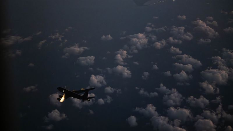 EE.UU. emite alerta de vuelo para el principal aeropuerto de Venezuela por la seguridad y la actividad militar en la región