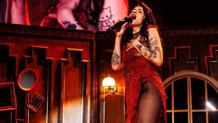 ¡Lo defiende! Cazzu regaña a sus fans de Chile tras insultos contra Christian Nodal