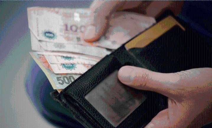 Las estrategias de los argentinos para cubrir gastos: ahorros, reventa y tarjetazo